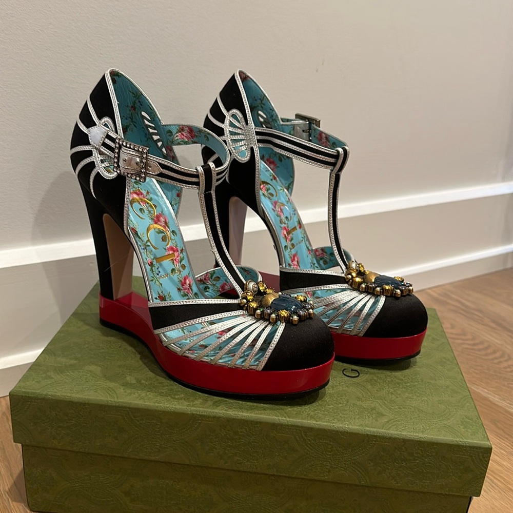 GUCCI T-STRAP PUMP
